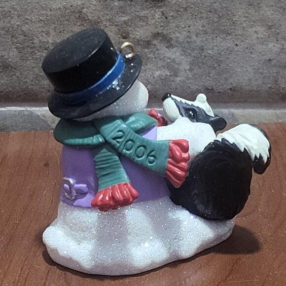 Hallmark Snow Buddies 2006 Snowman Skunk Christmas Ornament - Picture 4 of 12